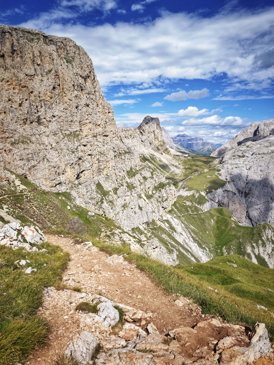 Rifugio Alpe di Tires over Alpe di Siusi