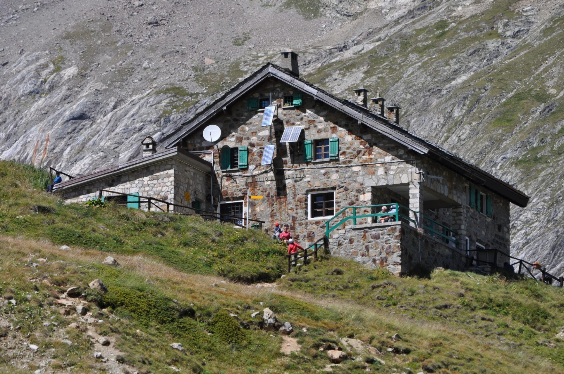 Rifugio Elisabetta for enden af Val Veny, under Lée Blanche-gletsjeren