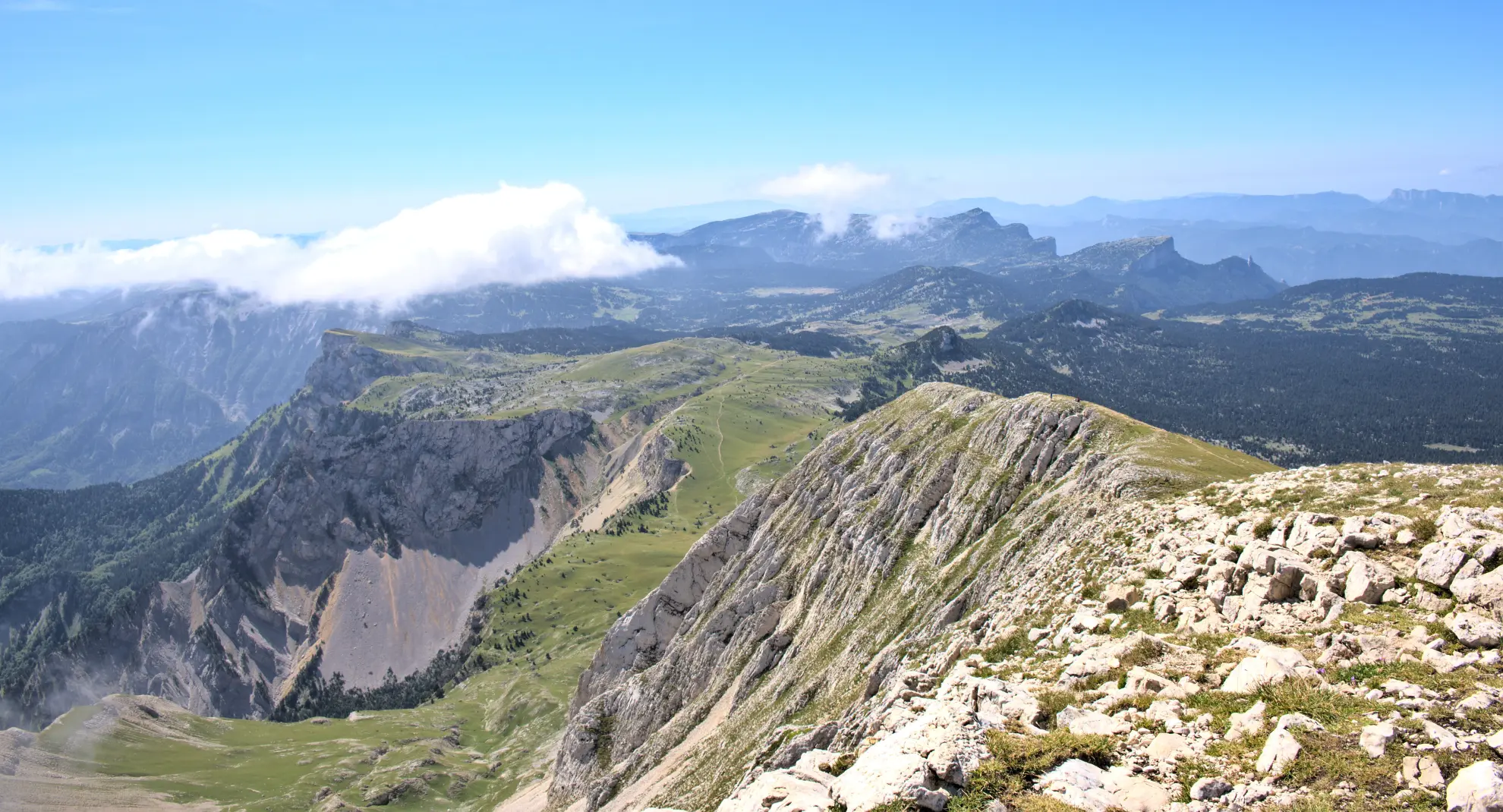 Panoramaudsigt fra Grand Veymont: Vercors, Trièves og Alperne